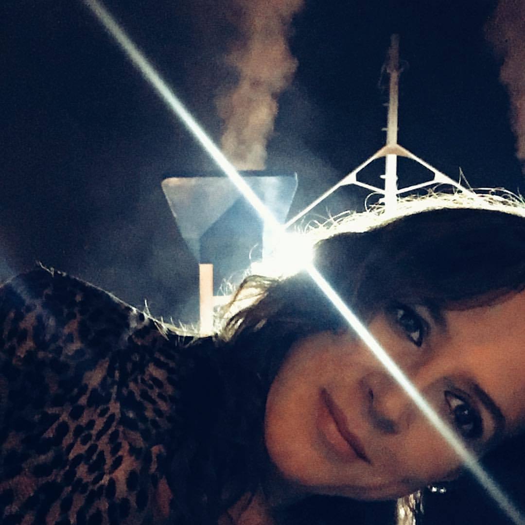 un raggio che illumina il volto di Irene Ferri