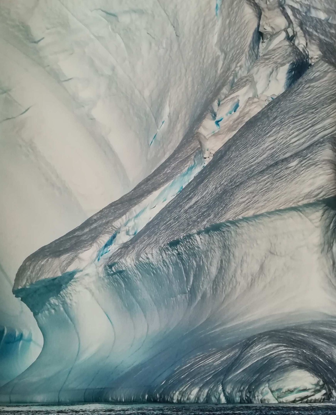 immenso iceberg formatosi nella Baia di Disko in Groenlandia occidentale