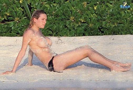 in spiaggia coperta di sabbia - Cosmanna Ardillo