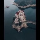 stupendo castello costruito su una scogliera