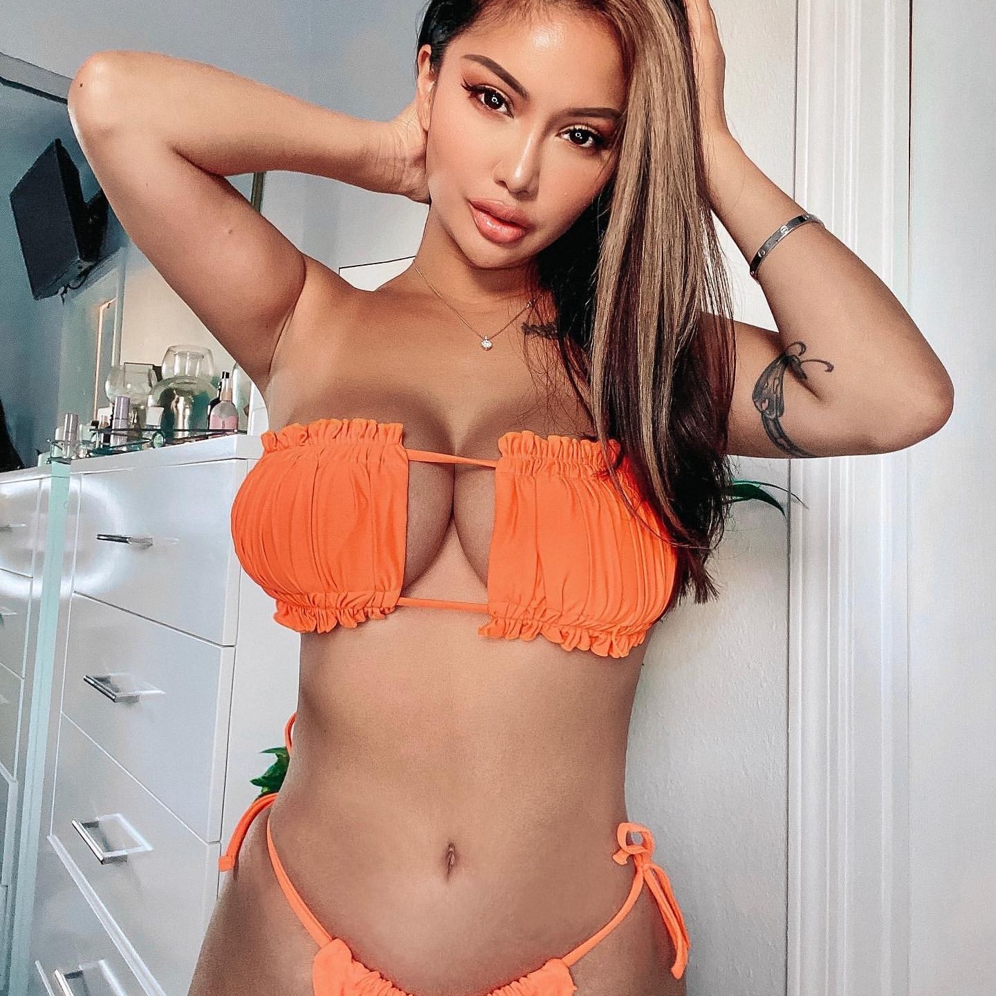 In bikini in spiaggia - N.° 69