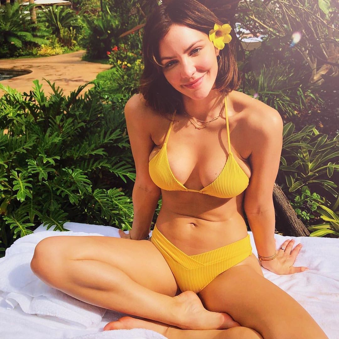 Katharine McPhee in bikini giallo