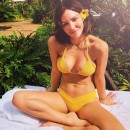 Katharine McPhee in bikini giallo