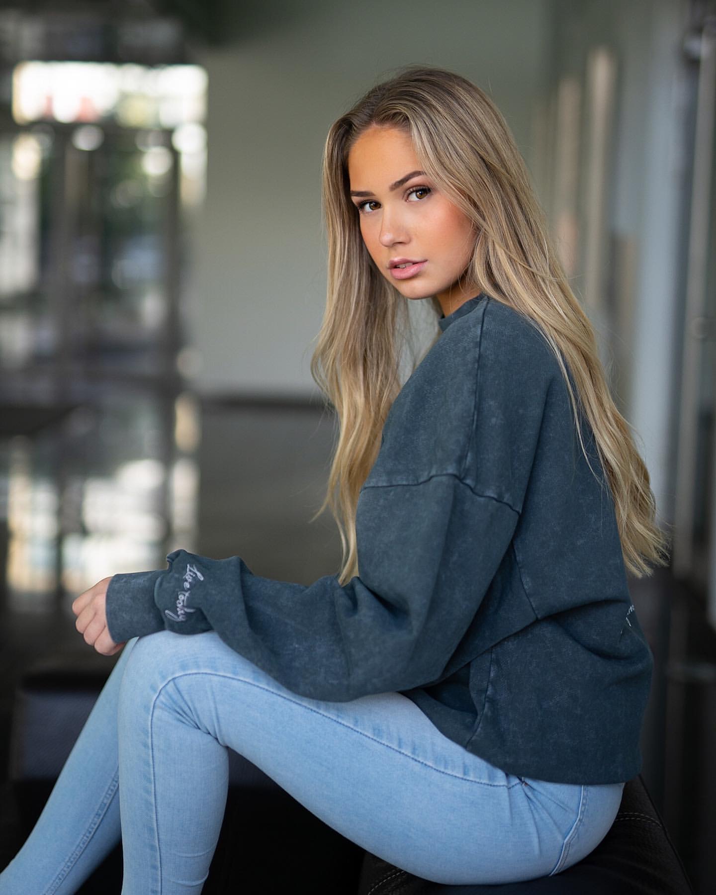 Lucente ragazza tedesca in jeans - N.° 35