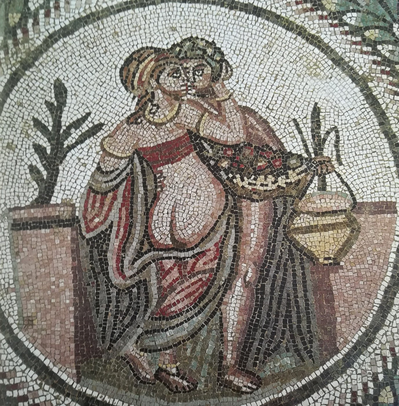 mosaico colmo di sensualità e passione