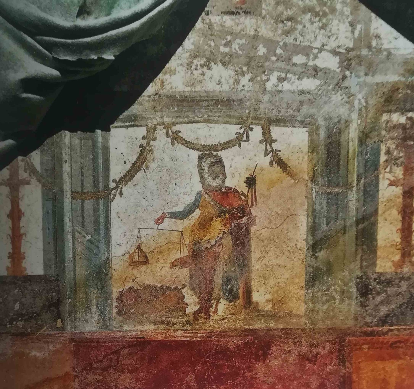 L’ingresso della casa di Leda è decorato con un affresco raffigurante il dio Priapo