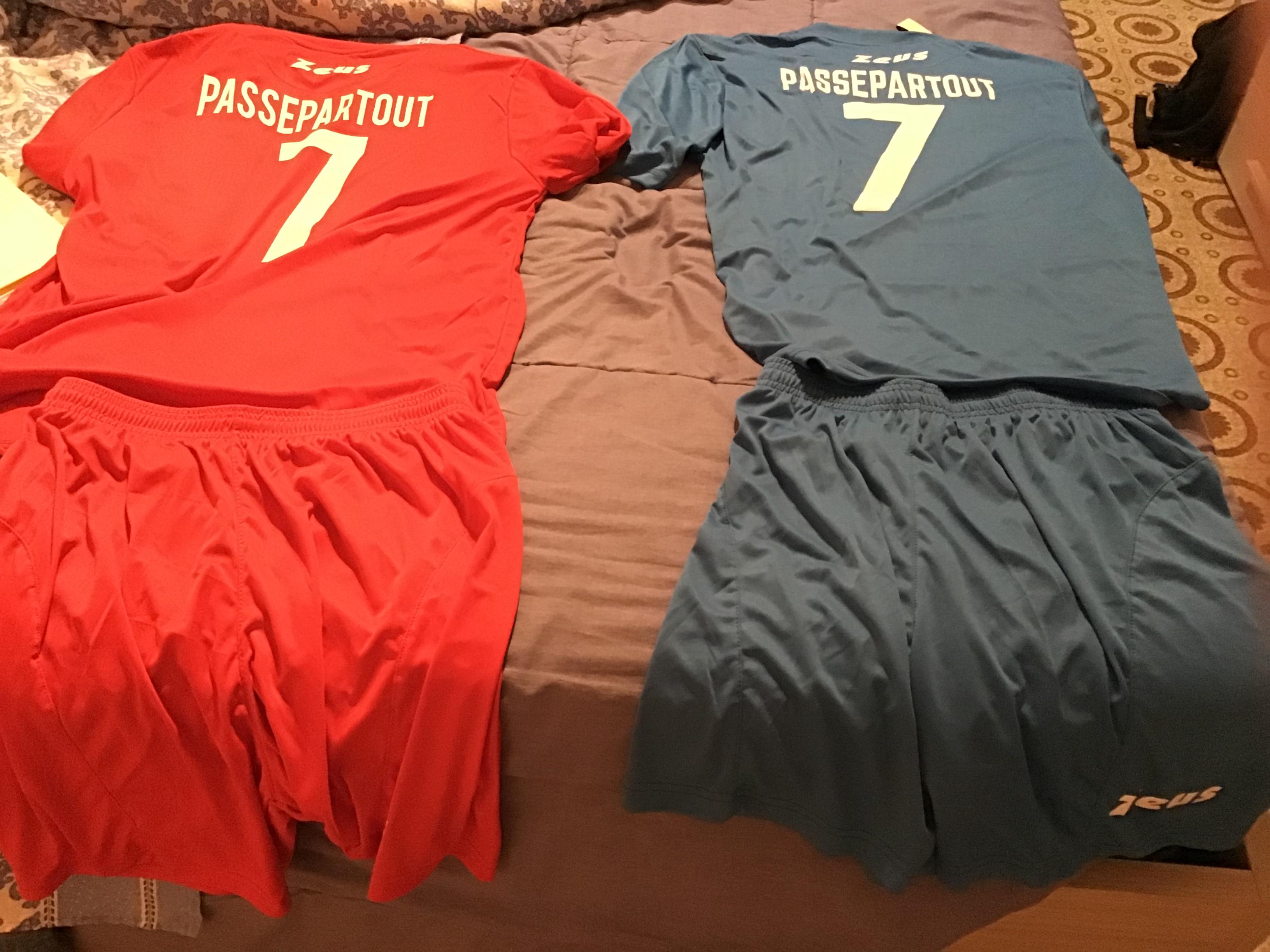 Le divise sono arrivate, fighissime. Account ufficiale https://www.instagram.com/rossivsblu_official/