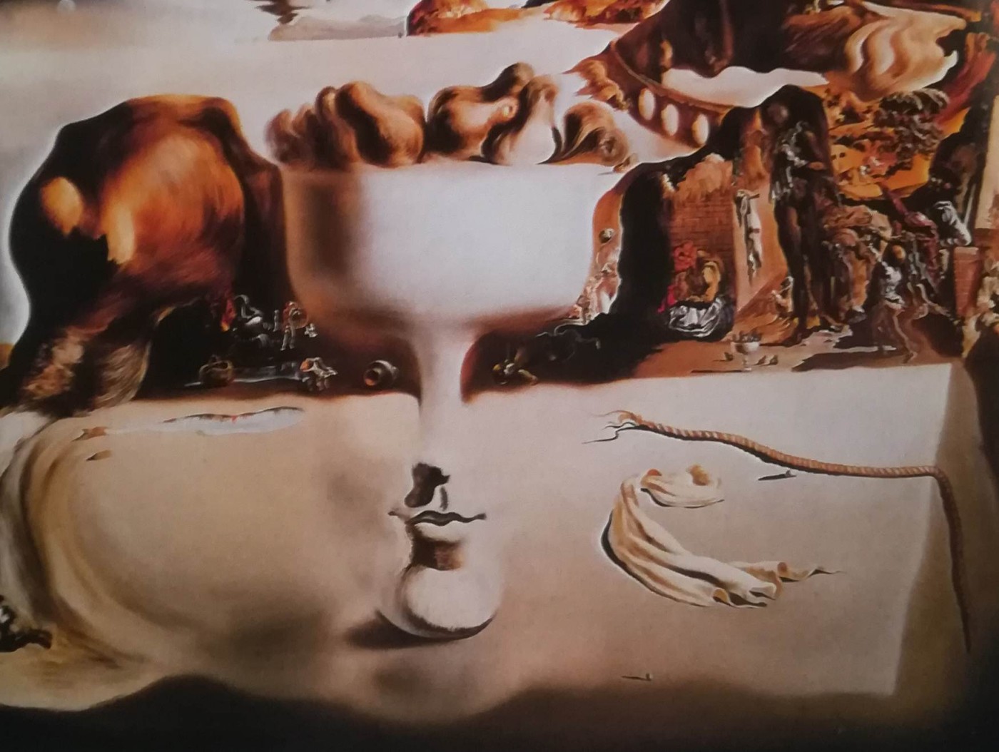 Apparition d’un visage et d’un compotier sur une plage - Salvador Dalì, 1938