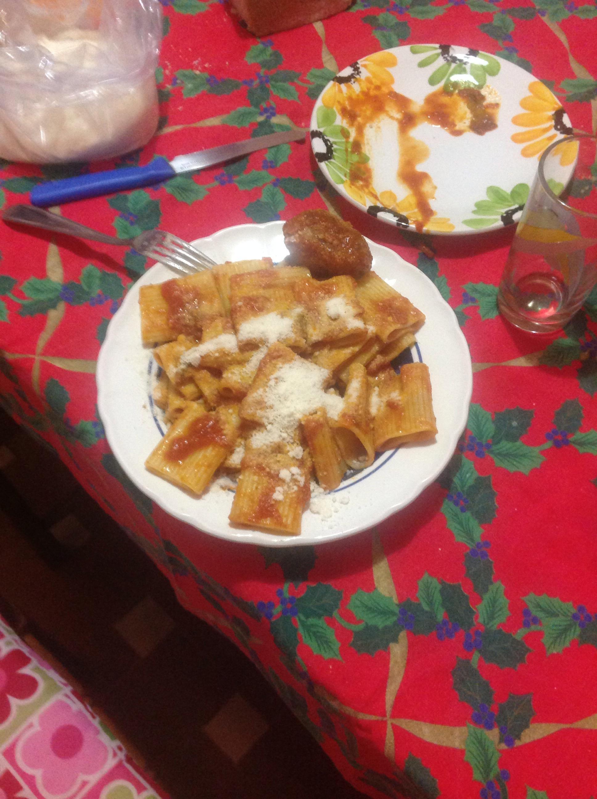 Paccheri con polpette e scarpetta finale