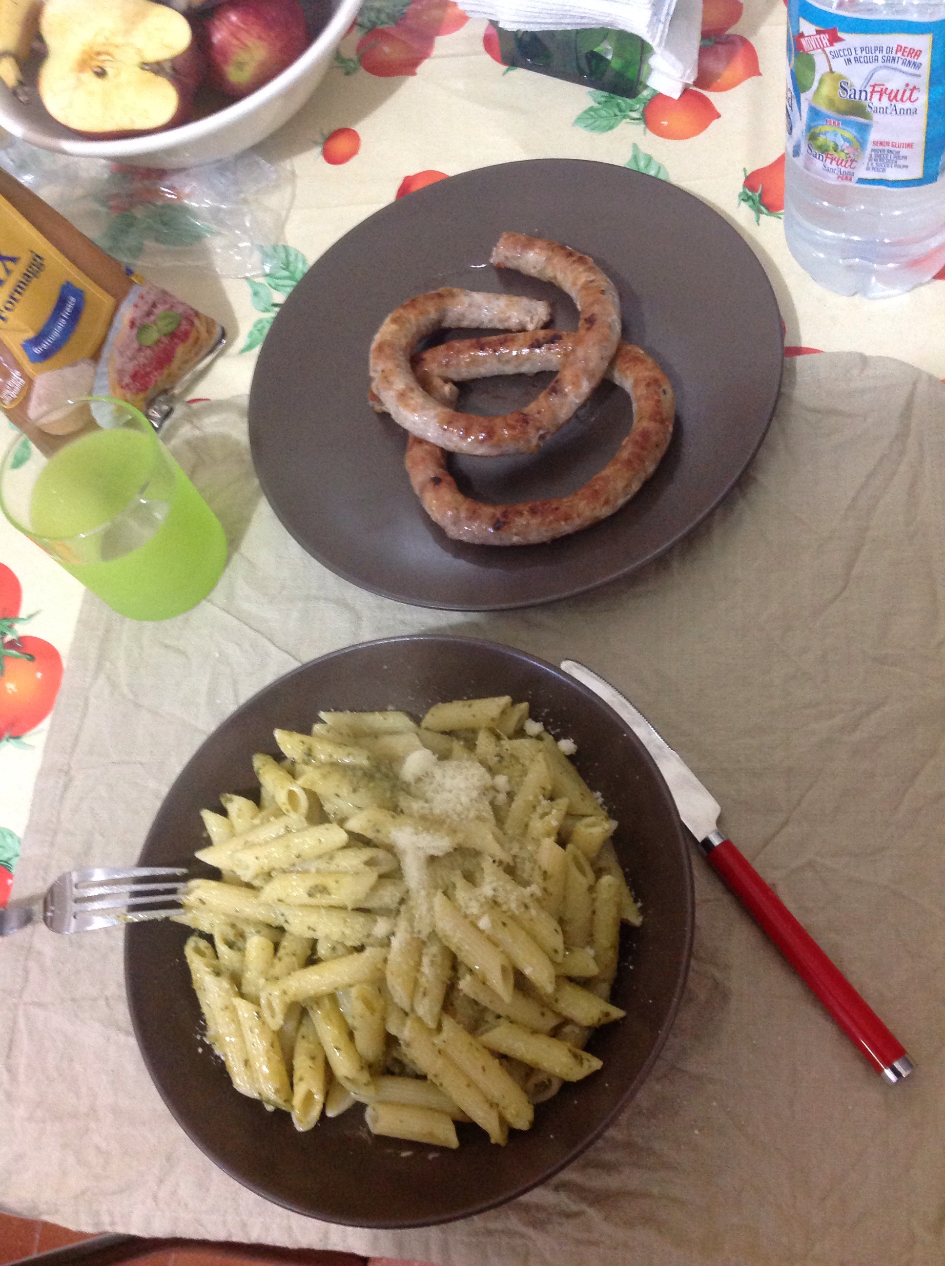 penne al pesto e salsicce al pistacchio