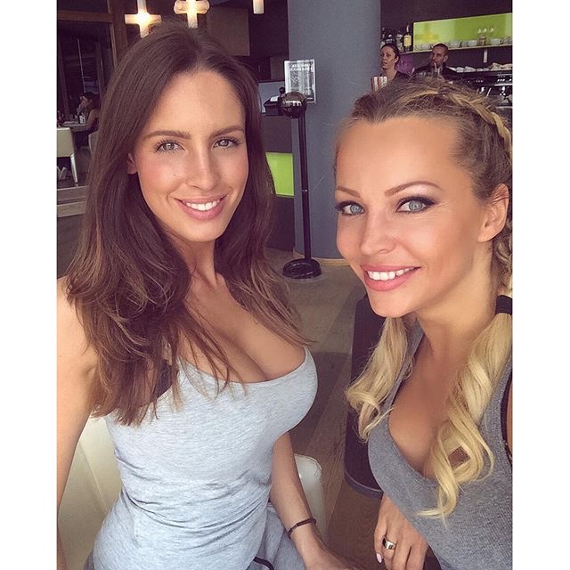 con un amica - Lucia Javorcekova